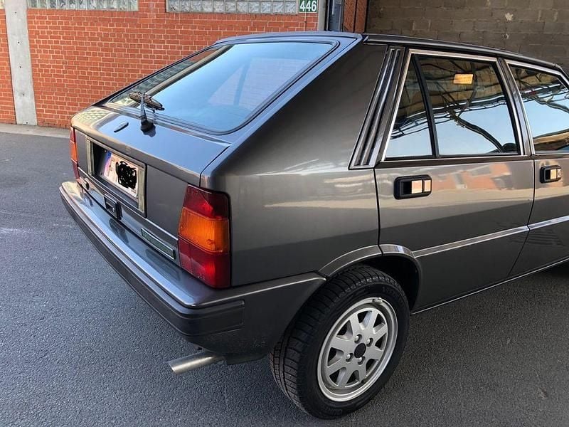 Gebraucht Lancia Delta 90 PS (66 kW) 1988 Silber Kleinwagen