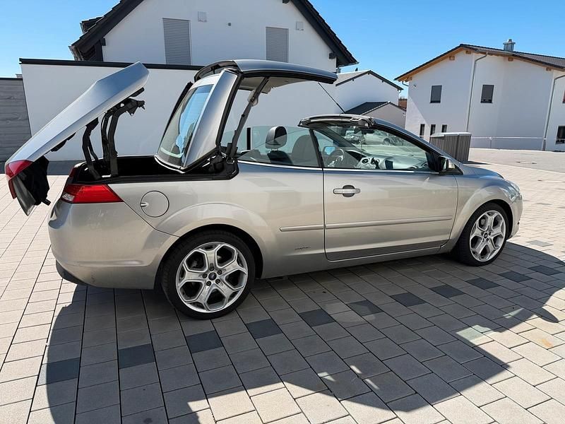 Gebraucht Ford Focus Cabriolet 145 PS (106 kW) 2008 Grau Cabrio