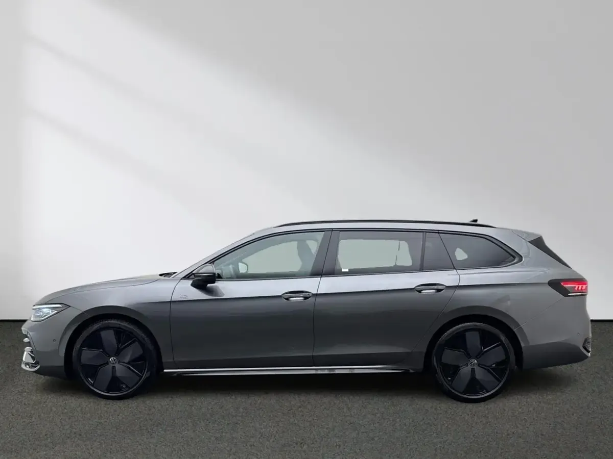 Gebraucht VW Passat R-line 193 PS (141 kW) 2025 Diabasgrau Kombi