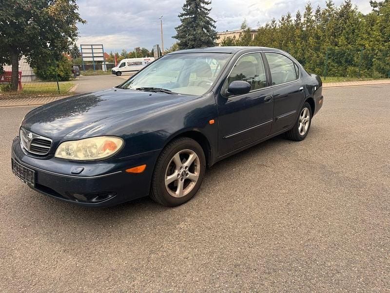 Blau Gebraucht 2001 Nissan Maxima Limousine | 2.200 € - Bild 1/4