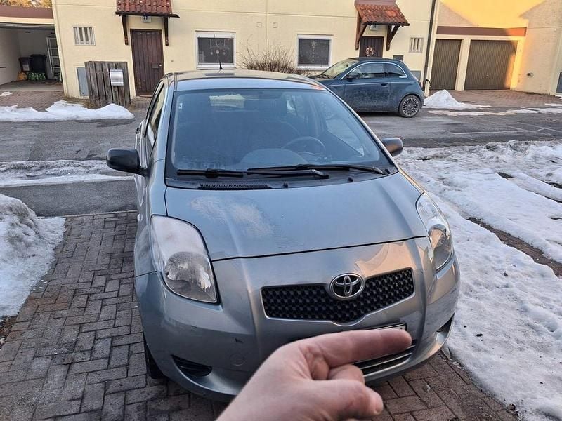 Gebraucht Toyota Yaris 69 PS (50 kW) 2007 Silber Kleinwagen
