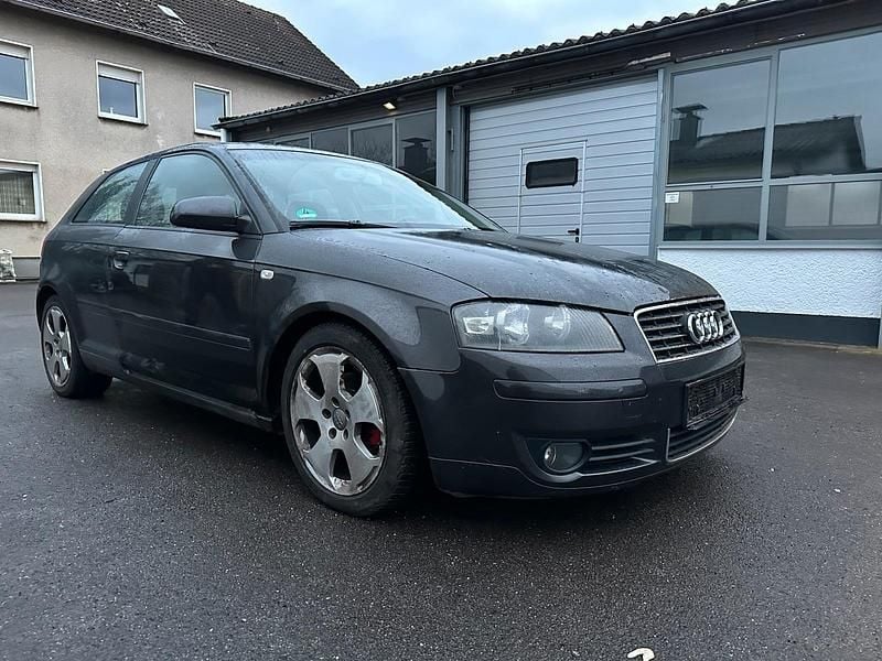 Grau Gebraucht 2004 Audi A3 Kleinwagen | 1.500 € (Guter Preis) - Bild 1/4