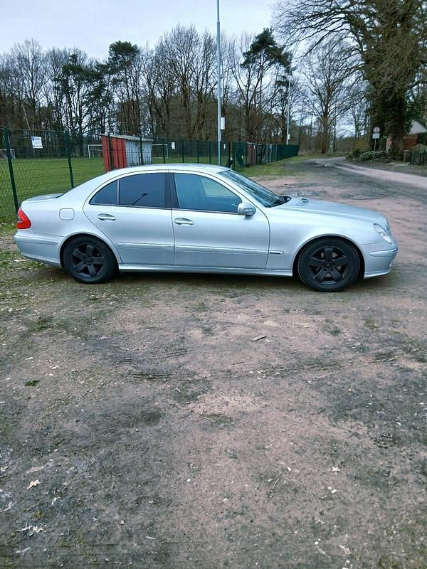 Gebraucht Mercedes E320 224 PS (164 kW) 2006 Silber Limousine