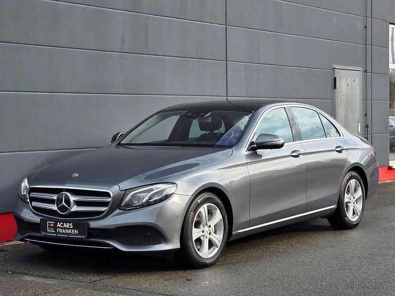Grau Gebraucht 2017 Mercedes E220 Limousine | 22.999 € (Fairer Preis) - Bild 1/4