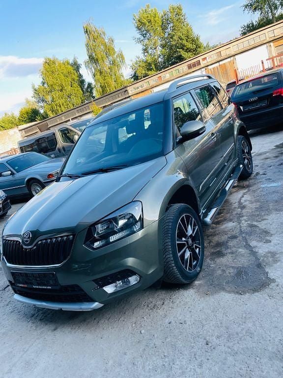 Zelena jungle/jungle gruen Gebraucht 2014 Skoda Yeti Ambition SUV | 8.399 € (Superpreis) - Bild 1/4