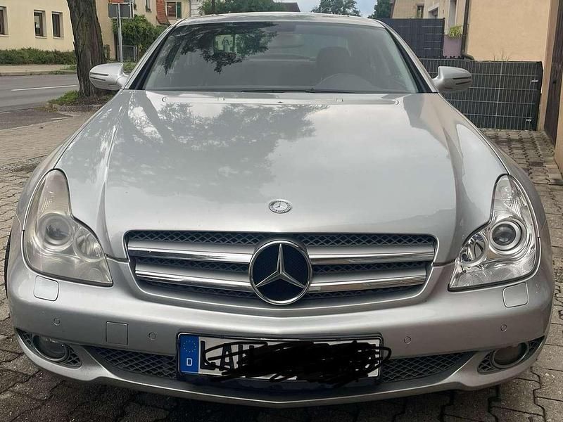Grau Gebraucht 2008 Mercedes CLS320 Coupé | 8.500 € (Etwas zu teuer) - Bild 1/4