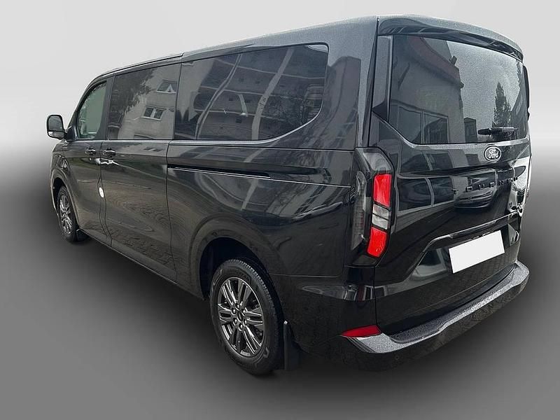 Gebraucht Ford Tourneo Titanium 136 PS (100 kW) 2025 Schwarz Van / Kleinbus