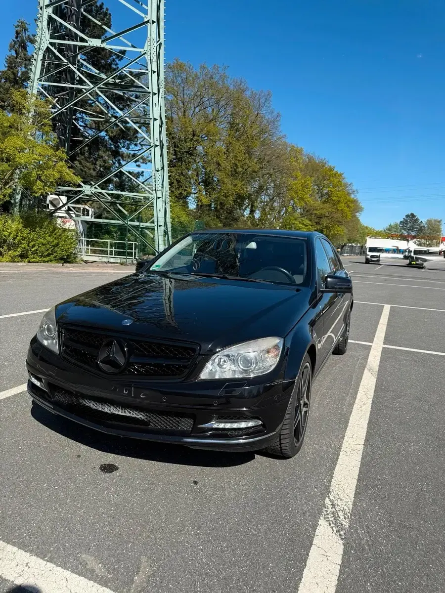 Gebraucht Mercedes C250 204 PS (150 kW) 2011 Schwarz Limousine