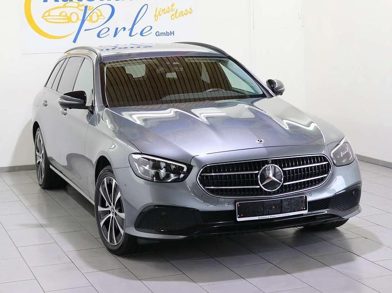 Selenitgrau met. Gebraucht 2022 Mercedes E300 Avantgarde Kombi | 25.990 € (Guter Preis) - Bild 1/4