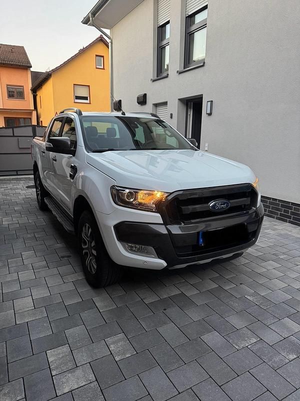 Weiß Gebraucht 2016 Ford Ranger Wildtrack Abholung | 28.850 € (Teuer) - Bild 1/4