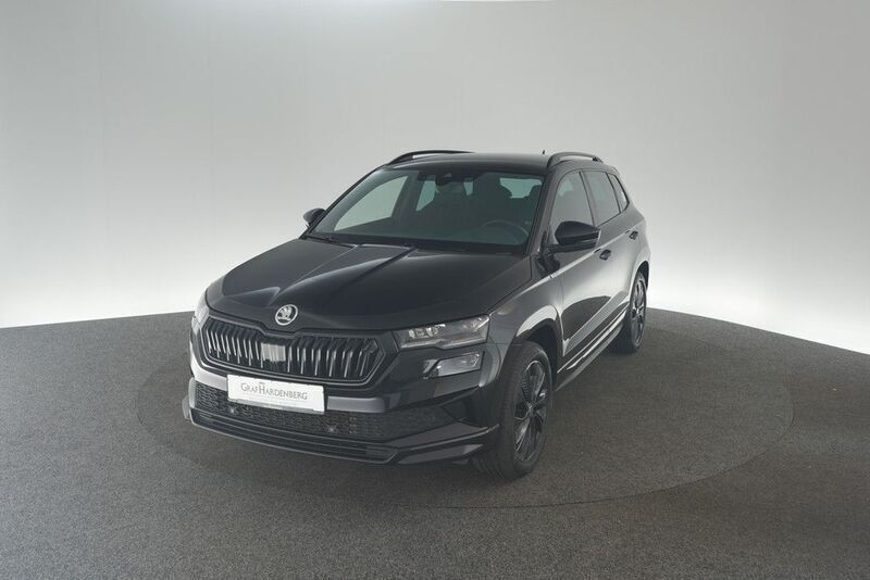 Schwarz Gebraucht 2023 Skoda Karoq SportLine SUV | 33.460 € (Guter Preis) - Bild 1/4