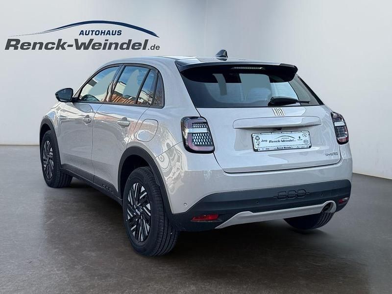Neu Fiat 600 101 PS (74 kW) 2026 Beige SUV