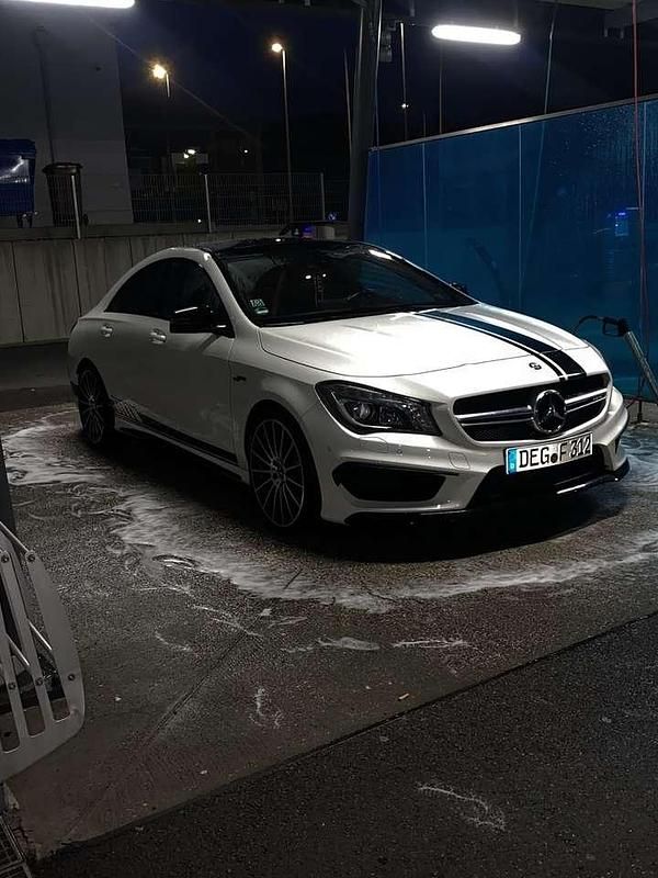 Weiß Gebraucht 2015 Mercedes CLA45 AMG AMG Limousine | 28.500 € (Teuer) - Bild 1/4