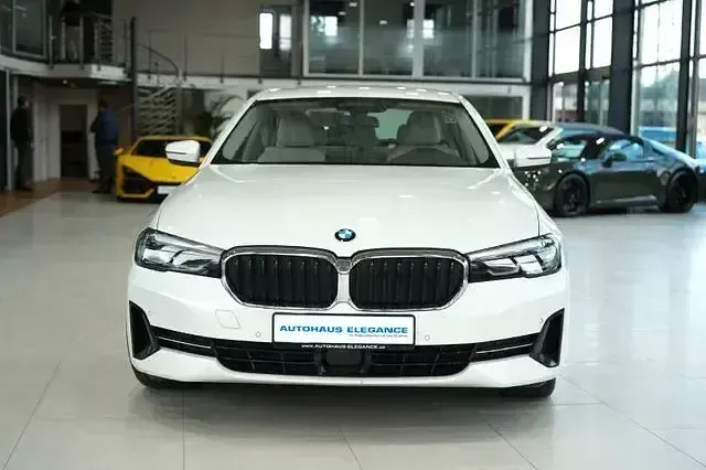 Gebraucht BMW 540 Performance 340 PS (250 kW) 2022 Mineralweiss metallic Limousine