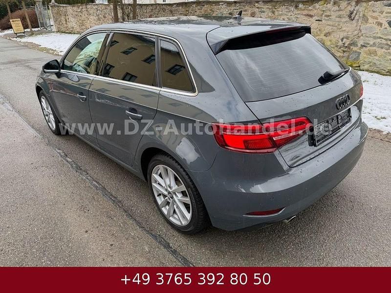 Gebraucht Audi A3 Comfort 116 PS (85 kW) 2017 Grau Limousine