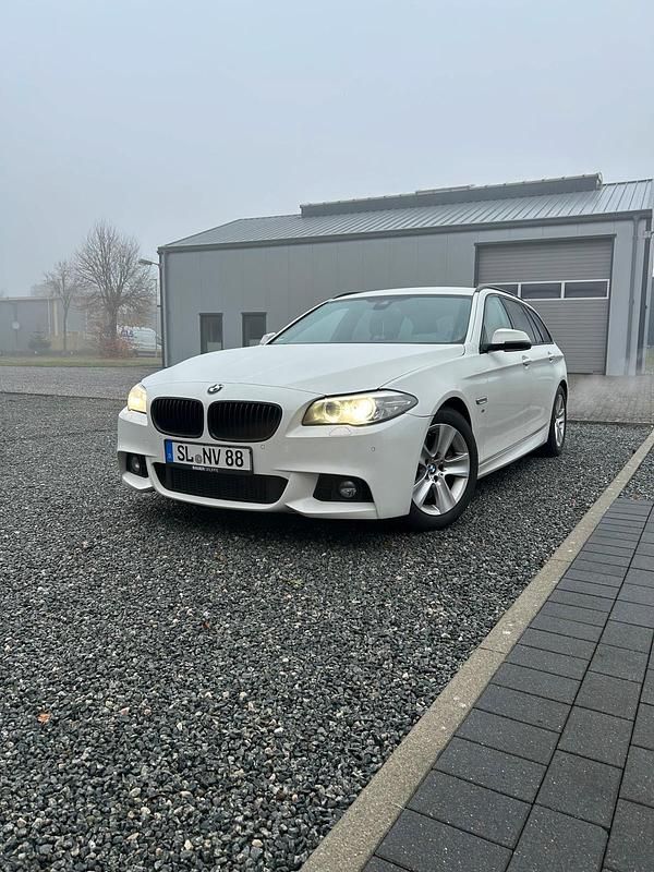 Weiß Gebraucht 2016 BMW 525 M Sport Kombi | 14.699 € (Fairer Preis) - Bild 1/4