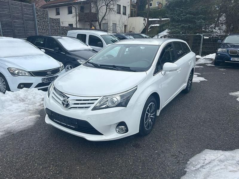 Gebraucht Toyota Avensis Life 147 PS (108 kW) 2013 Weiß Kombi