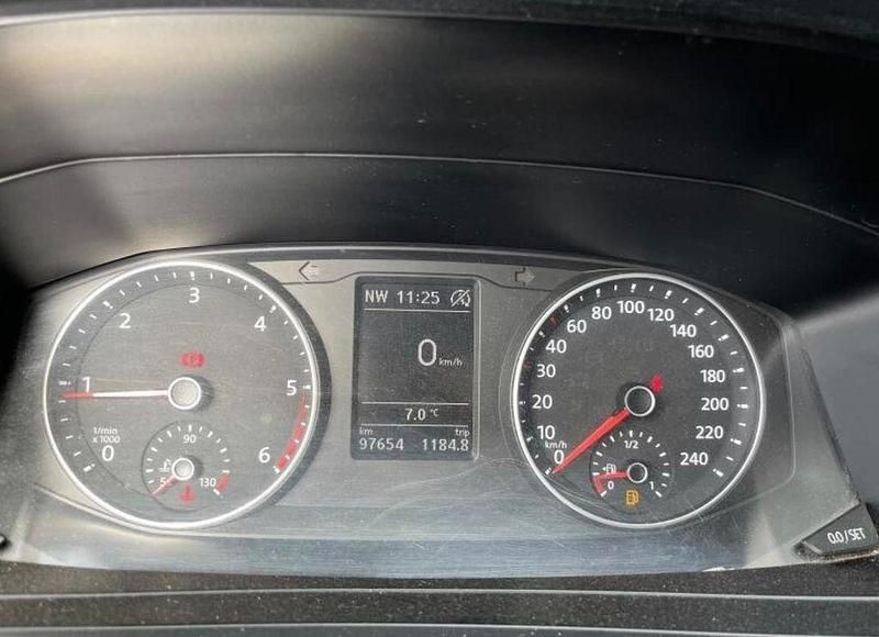 Gebraucht VW Transporter 102 PS (75 kW) 2016 Rot Van