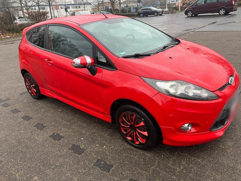Gebraucht Ford Fiesta 82 PS (60 kW) 2009 Rot Kleinwagen