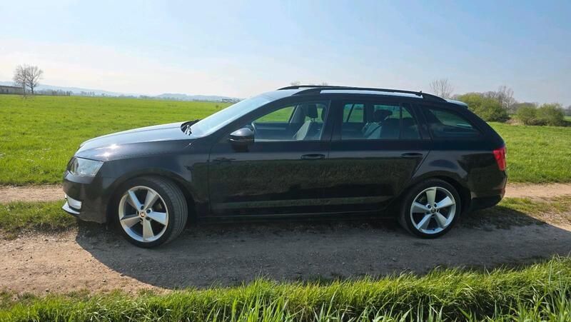 Schwarz Gebraucht 2017 Skoda Octavia Fresh Kombi | 13.400 € (Guter Preis) - Bild 1/4