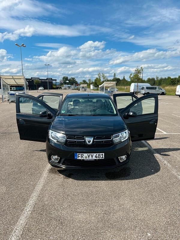 Schwarz Gebraucht 2019 Dacia Logan Limousine | 9.000 € (Guter Preis) - Bild 1/4