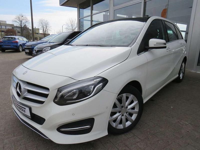 Weiß Gebraucht 2015 Mercedes B200 Style Van / Kleinbus | 14.890 € (Etwas zu teuer) - Bild 1/4