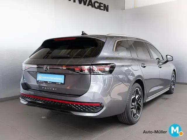 Gebraucht VW Passat R-line 150 PS (110 kW) 2025 Kombi