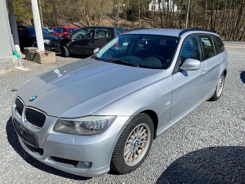 Gebraucht BMW 318 143 PS (105 kW) 2011 Titansilber metallic Kombi