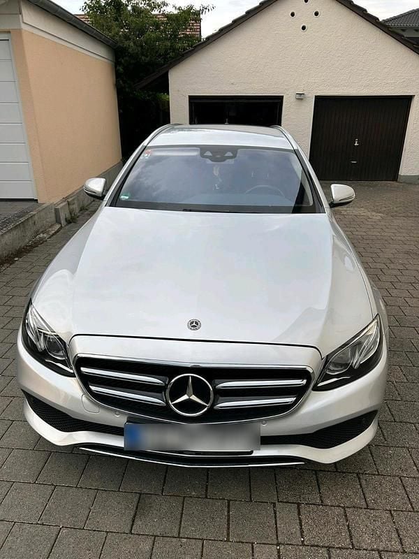 Silber Gebraucht 2019 Mercedes E220 Kombi | 40.000 € (Teuer) - Bild 1/4