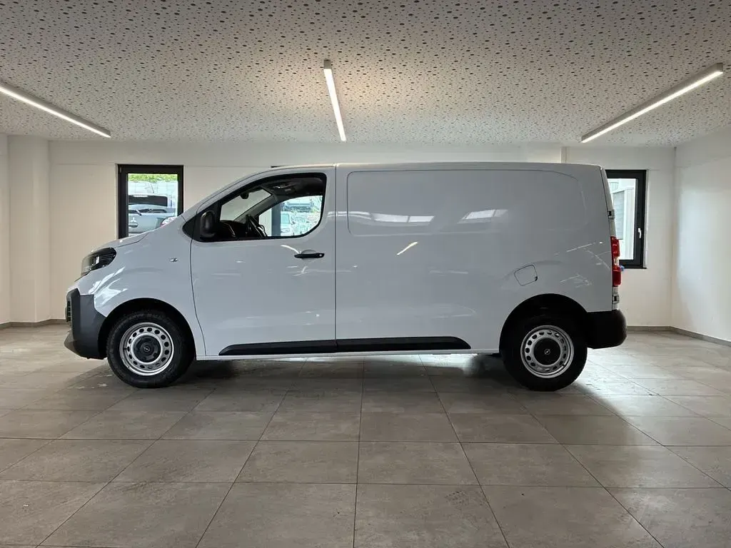 Neu Opel Vivaro-e Combi 144 PS (105 kW) 2026 Weiß Van / Kleinbus