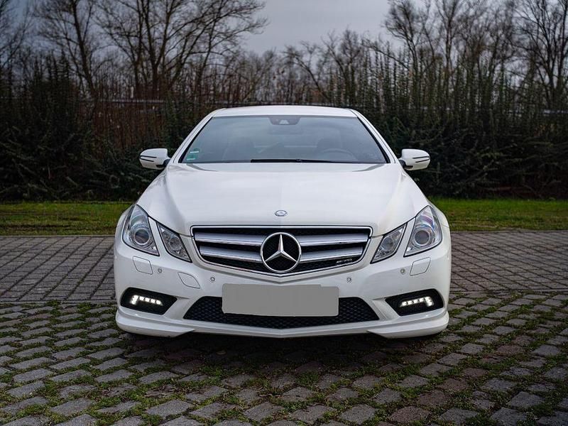 Gebraucht Mercedes E250 AMG 204 PS (150 kW) 2009 Weiß Coupé