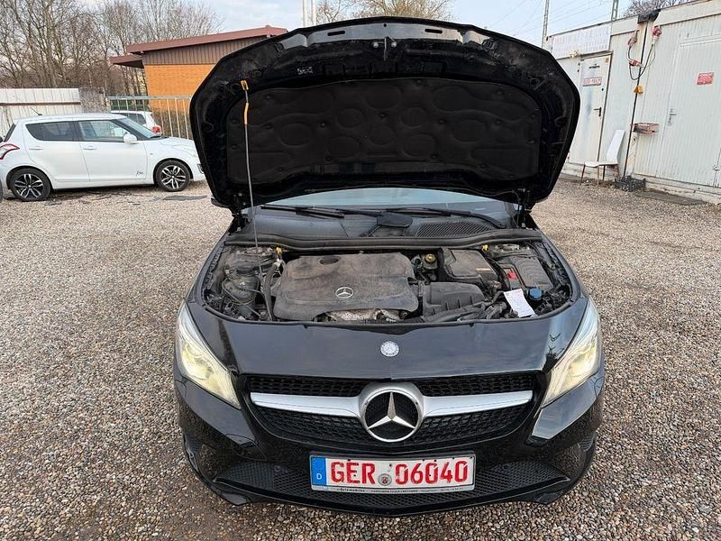 Gebraucht Mercedes CLA200 Urban 156 PS (114 kW) 2014 Schwarz Limousine