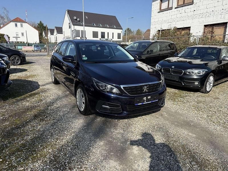 Gebraucht Peugeot 308 Active 131 PS (96 kW) 2019 Farbe encreblau Kombi