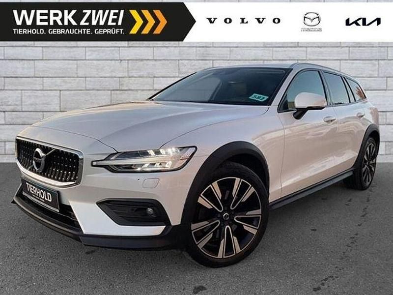Crystal white Gebraucht 2022 Volvo V60 CC Pro Kombi | 35.900 € (Fairer Preis) - Bild 1/4