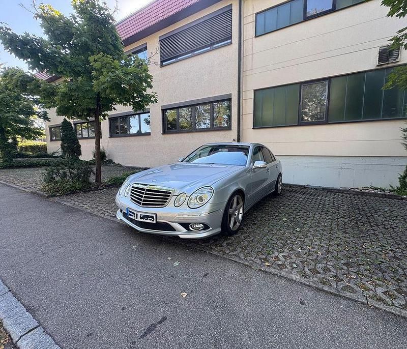 Schwarz Gebraucht 2009 Mercedes E350 Avantgarde Limousine | 12.500 € (Fairer Preis) - Bild 1/4