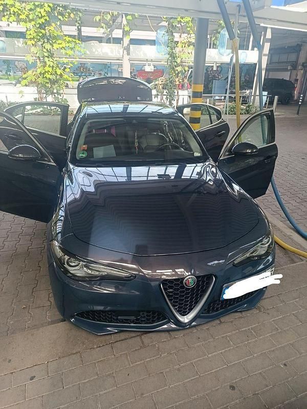 Gebraucht 2016 Alfa Romeo Giulia Super Limousine | 16.500 € - Bild 1/4