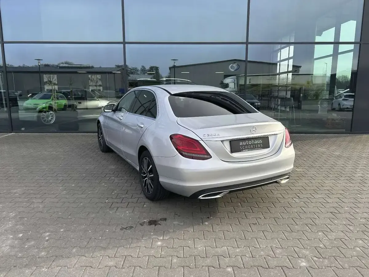 Gebraucht Mercedes C200 Exclusive 160 PS (117 kW) 2020 Iridiumsilber metallic Limousine