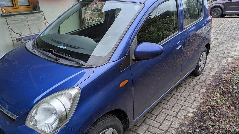 Gebraucht Daihatsu Cuore 70 PS (51 kW) 2009 Blau Kleinwagen