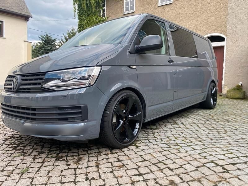 Grau Gebraucht 2017 VW T6 Van | 20.400 € - Bild 1/4