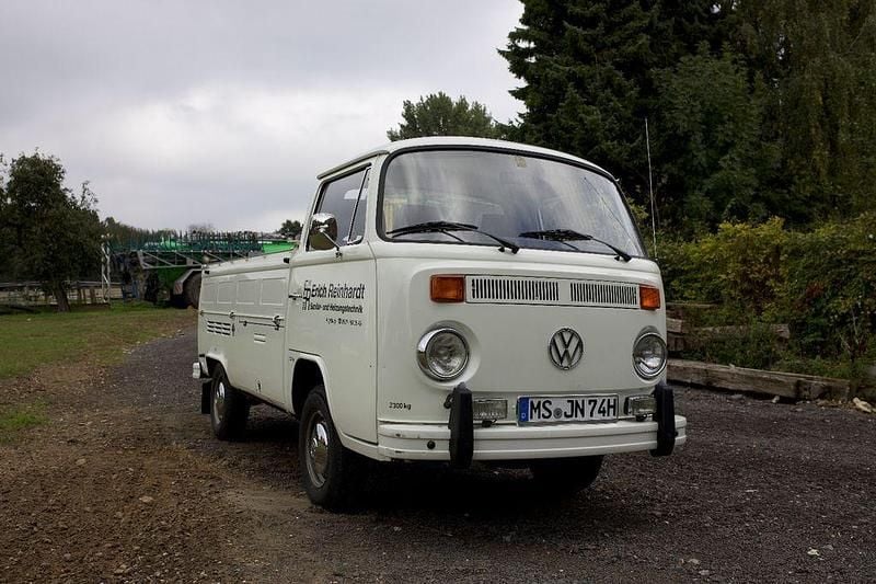 Weiß Gebraucht 1974 VW T2 Van | 22.500 € - Bild 1/4