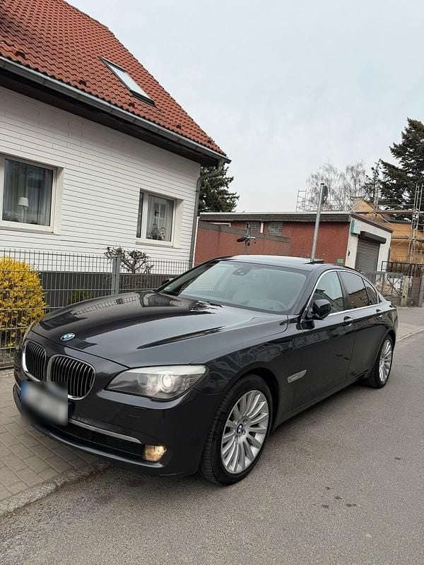 Gebraucht BMW 730 245 PS (180 kW) 2011 Grau Limousine