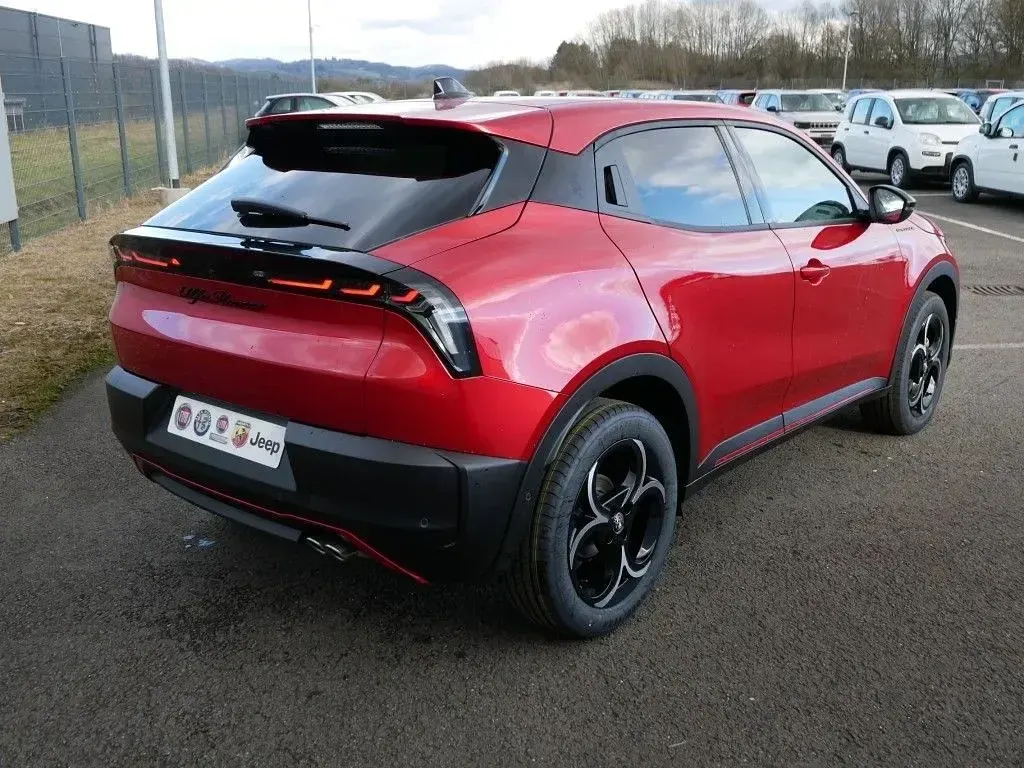 Neu Alfa Romeo Junior Edizione Speciale 145 PS (106 kW) 2026 Rot SUV