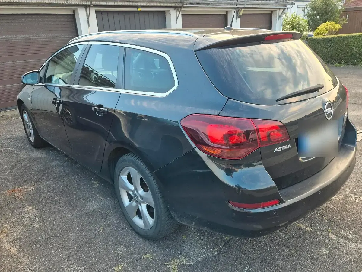 Gebraucht Opel Astra 125 PS (91 kW) 2012 Schwarz Kombi