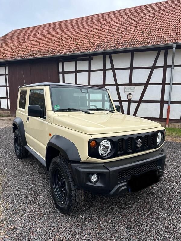 Beige Gebraucht 2024 Suzuki Jimny SUV | 29.500 € (Etwas zu teuer) - Bild 1/4