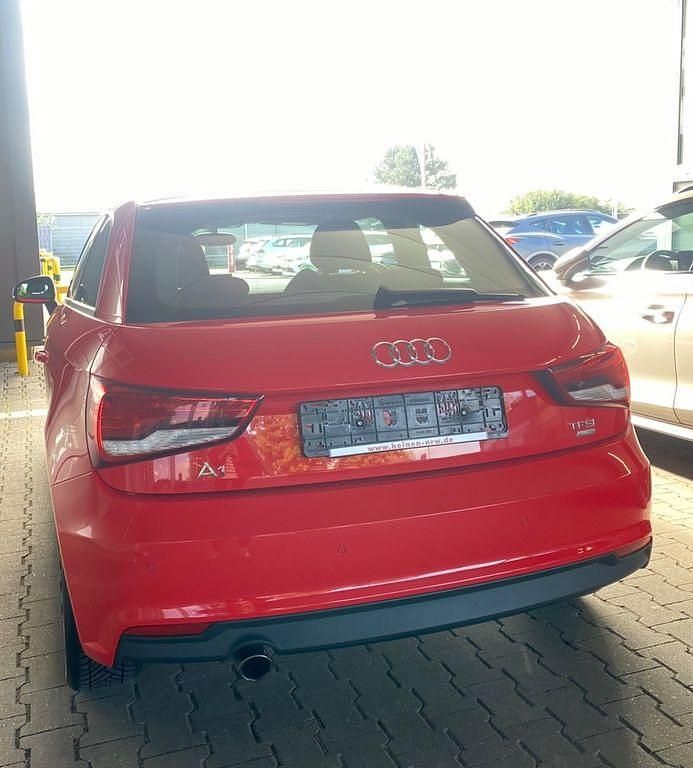 Gebraucht Audi A1 95 PS (69 kW) 2017 Rot Kleinwagen