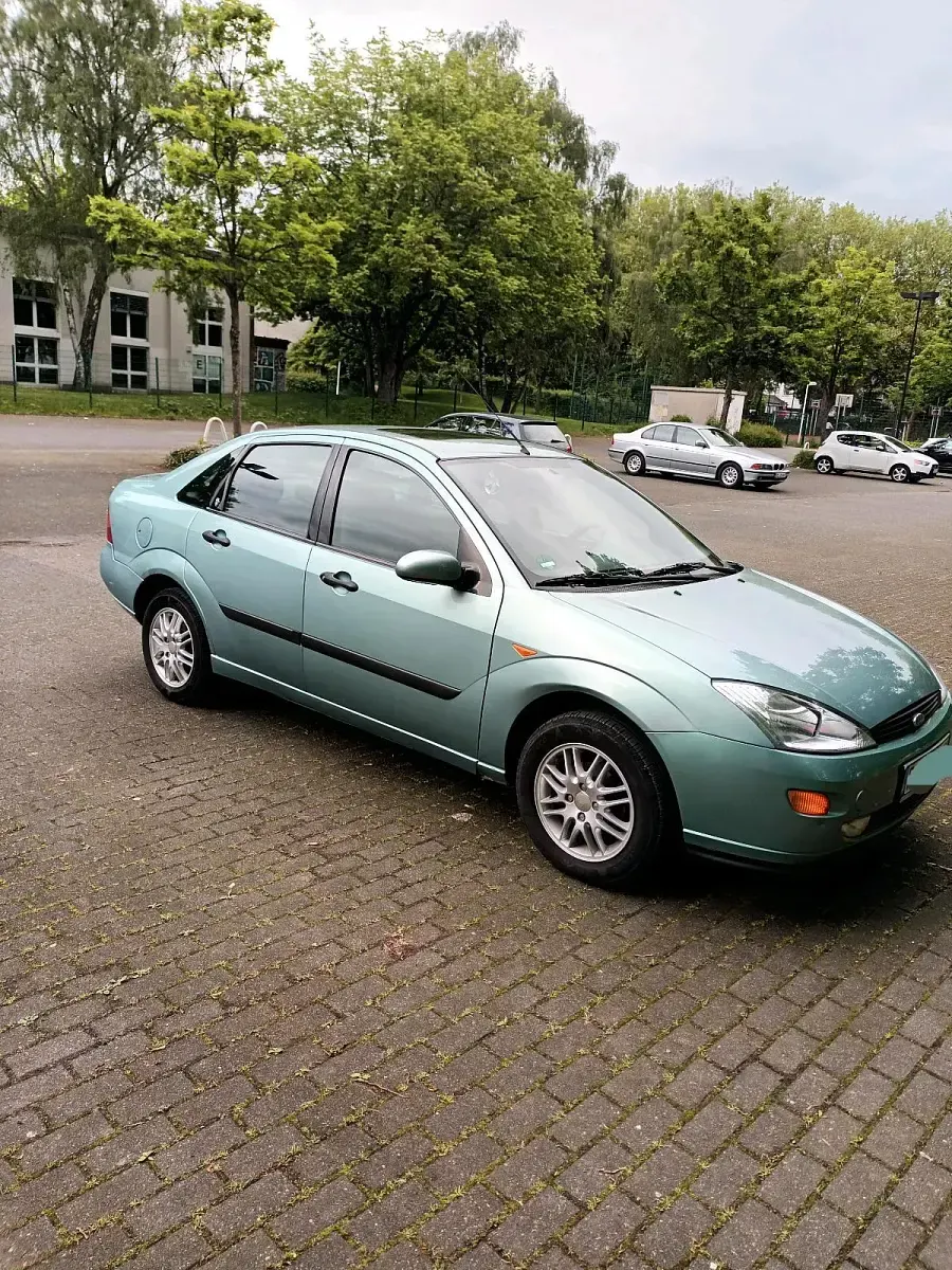 Gebraucht Ford Focus 115 PS (84 kW) 2000 Grün Limousine