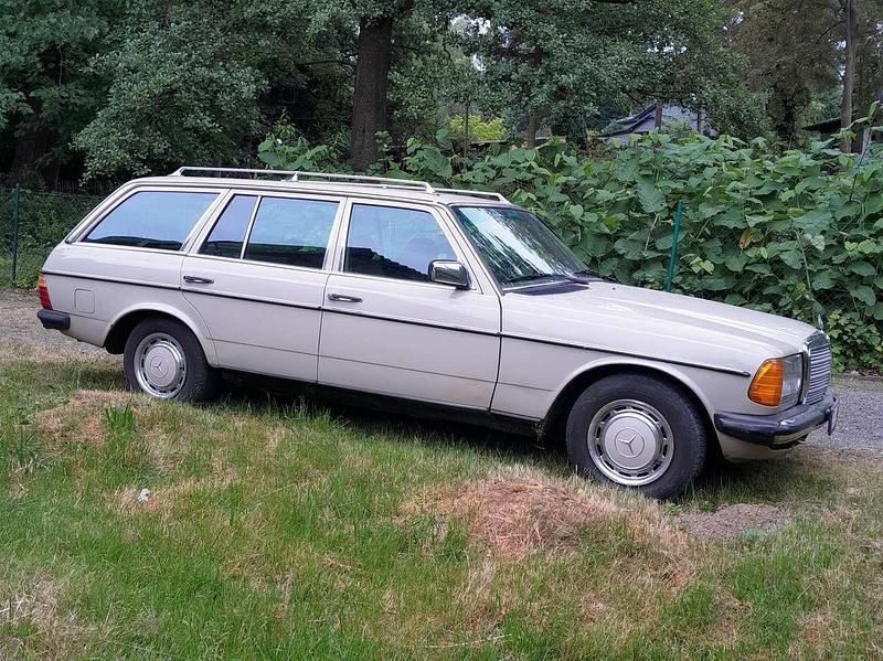 Beige Gebraucht 1985 Mercedes 240 Kombi | 8.500 € - Bild 1/4
