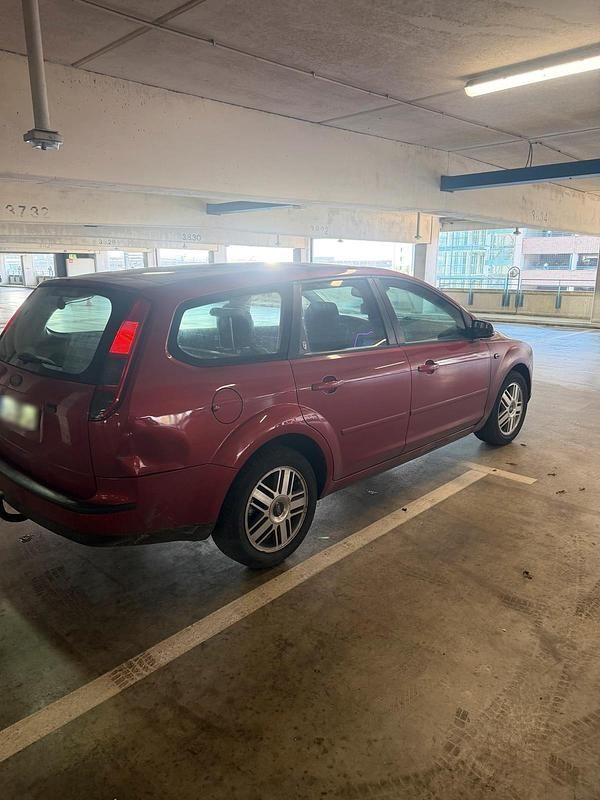 Second-hand Ford Focus 145 CP (106 kW) 2006 Roșu Break