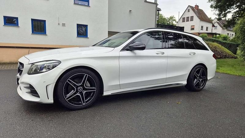 Weiß Gebraucht 2020 Mercedes C220 AMG line Kombi | 32.000 € (Teuer) - Bild 1/4
