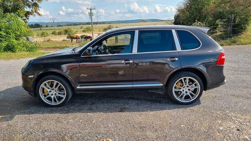 Grau Gebraucht 2008 Porsche Cayenne Turbo S SUV | 15.500 € - Bild 1/4